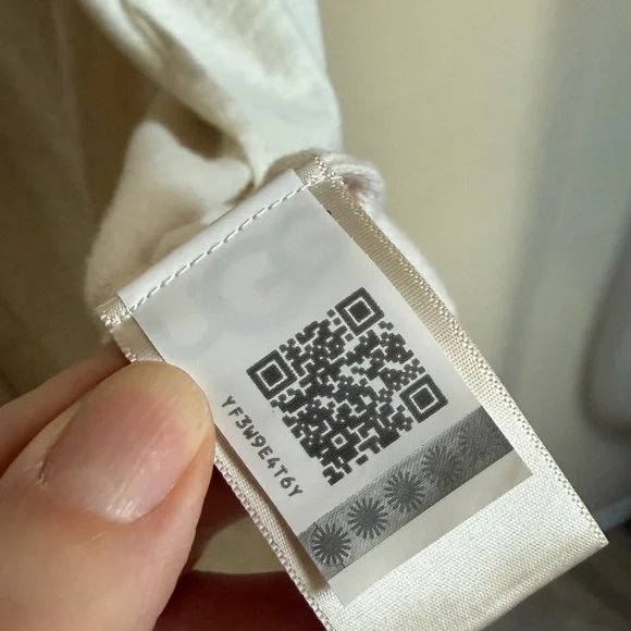 UGG Women's Soft Cream Lightweight Cardigan Poncho M/L Cozy Soft - Picture 7 of 9